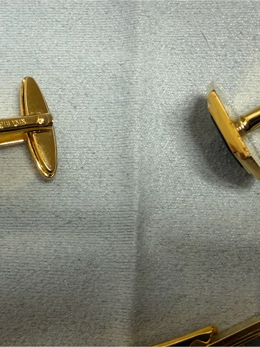 🎡🎡 Vintage- Nina Ricci Gold Tone Cufflinks and Tie Clip with Black Hexagon Inlay